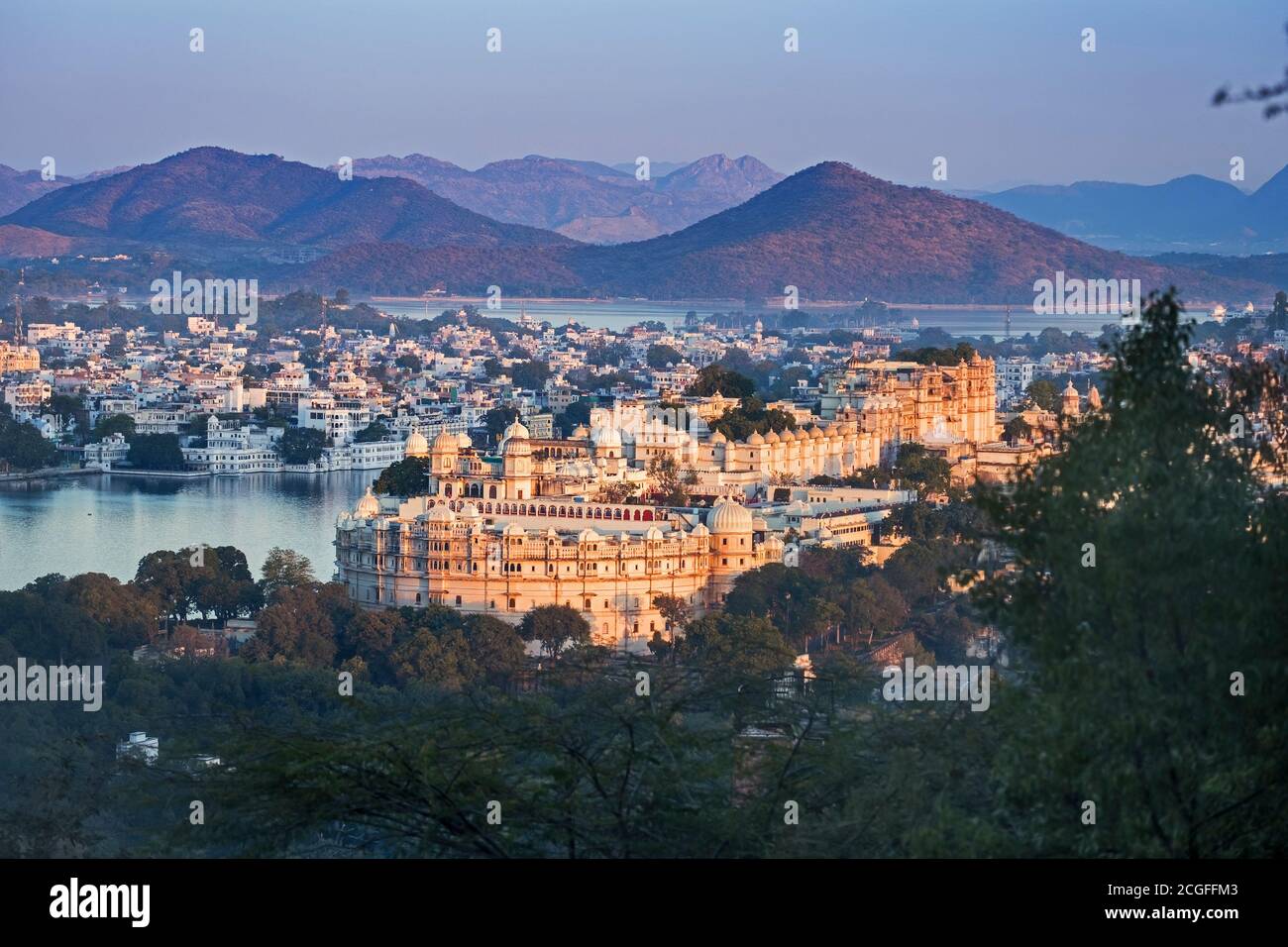 Vue Sur Le City Palace Udaipur Rajasthan Inde Banque D'Images