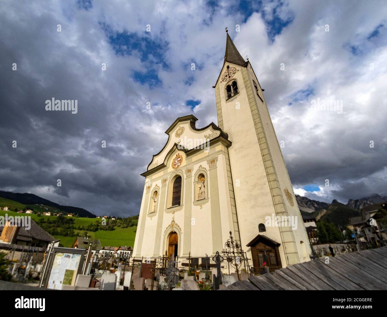 église san vigilio dans les dolomites italie Banque D'Images