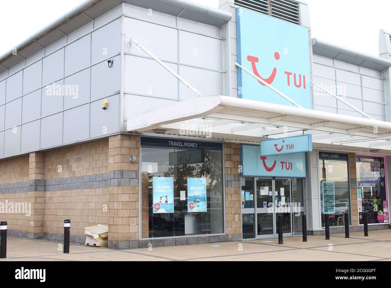 Les agents de voyage TUI stockent leur magasin en face du Royaume-Uni Banque D'Images