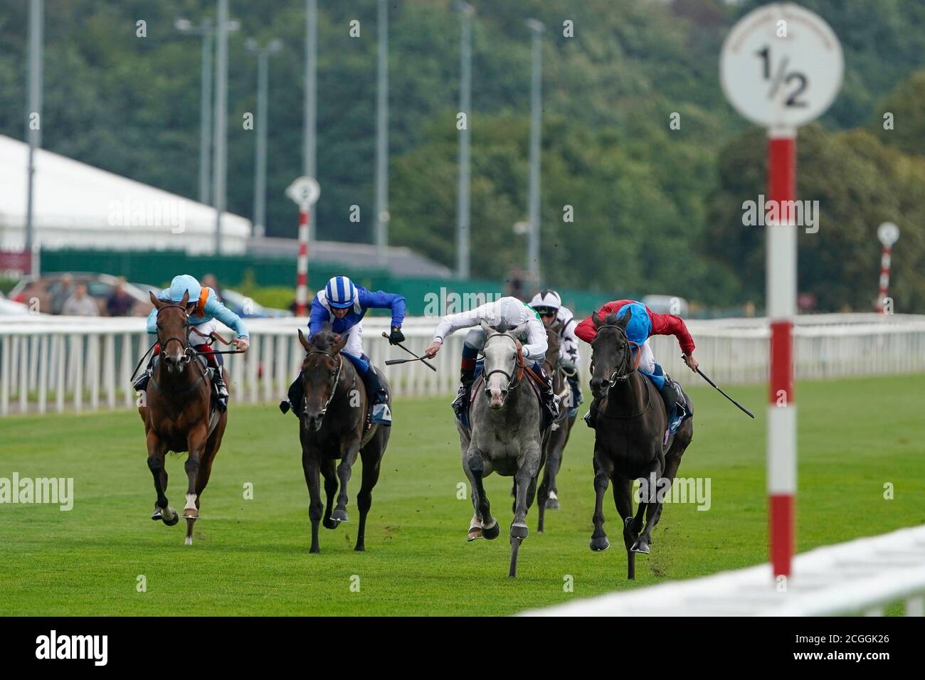 William Buick Riding Sorrel (à droite) remporte le handicap de l'EBF Premier Fillies lors du troisième jour du William Hill St Leger Festival à l'hippodrome de Doncaster. Banque D'Images