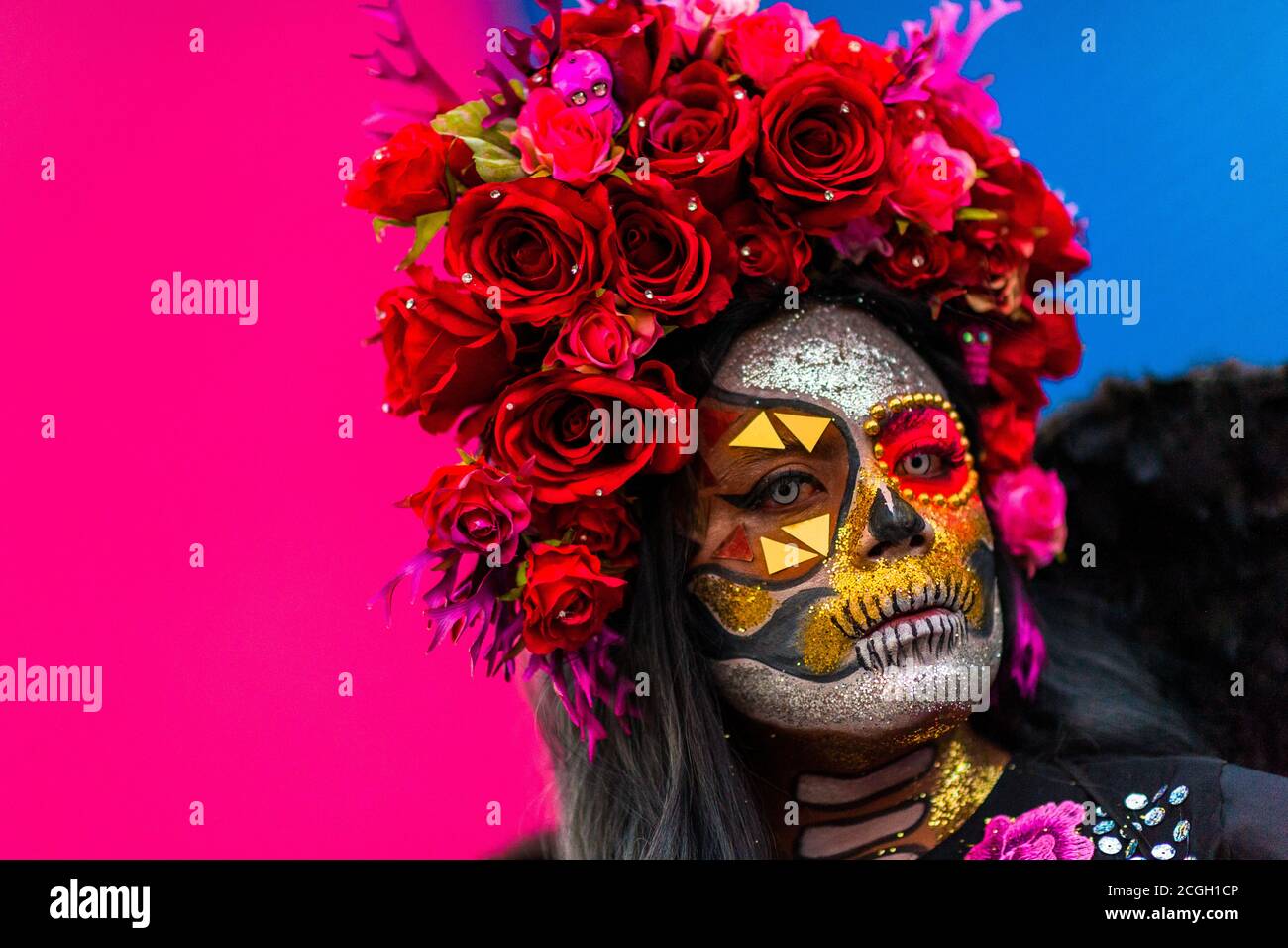 Une jeune mexicaine, habillée comme la Catrina, participe aux célébrations du jour des morts à Oaxaca, au Mexique. Banque D'Images
