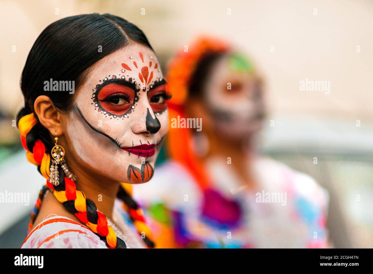 Une jeune mexicaine, habillée comme la Catrina, participe aux célébrations du jour des morts à Oaxaca, au Mexique. Banque D'Images