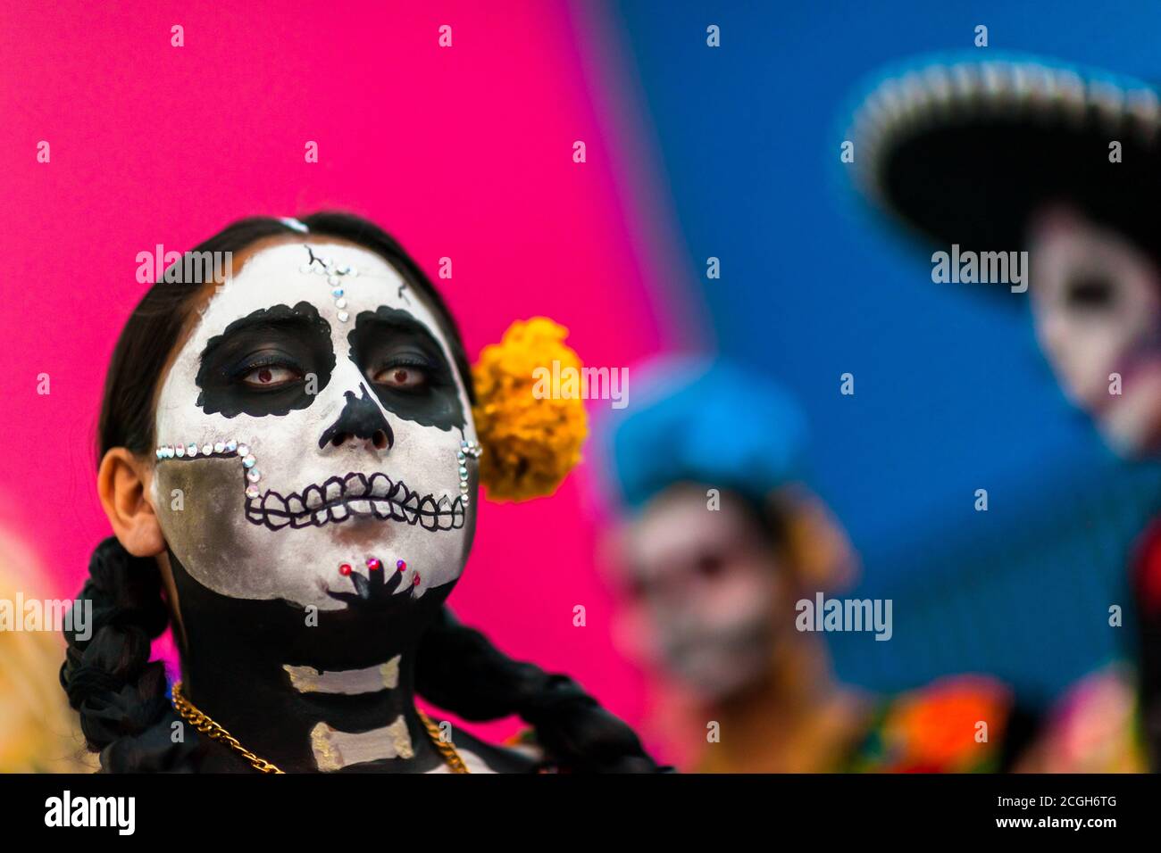 Une jeune mexicaine, habillée comme la Catrina, participe aux célébrations du jour des morts à Oaxaca, au Mexique. Banque D'Images