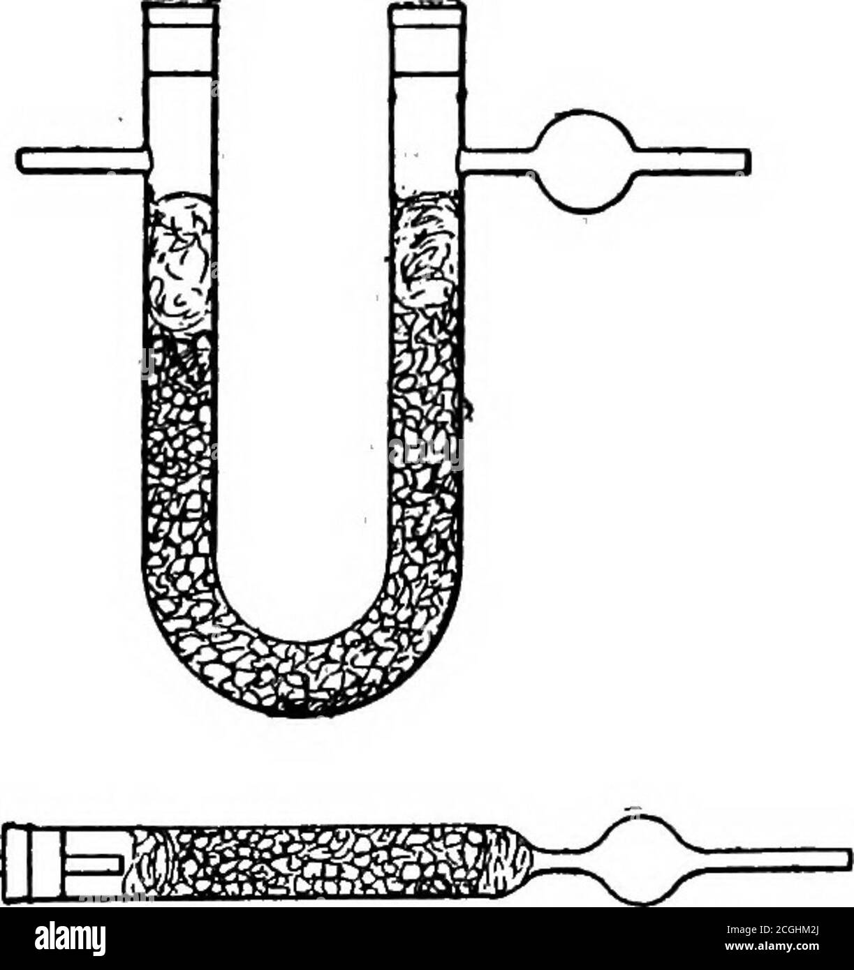 . Introduction à la chimie inorganique . e fil et hydroxyde de sodium hydrogéné (p. 97) au fil négatif (voir Discharginpotentiels, chap, xxxviii). Déplacement.— nous avons maintenant devant nous des illustrations de deux sous-variétés du troisième type (p. 15) de changement chimique de ce type, les composés sont décomposés et les parties se combinent d'une nouvelle manière.la première sous-variété a été la double décomposition, comme dans l'action du chlorure de sodium sur le nitrate d'argent: KaCl + AgNO, -^ AgCl -|- nano,. 100 CHIMIE INORGANIQUE dans cette classe de cas, deux composés interagissent, chacun se divise en composés theradiques dont il est compos Banque D'Images