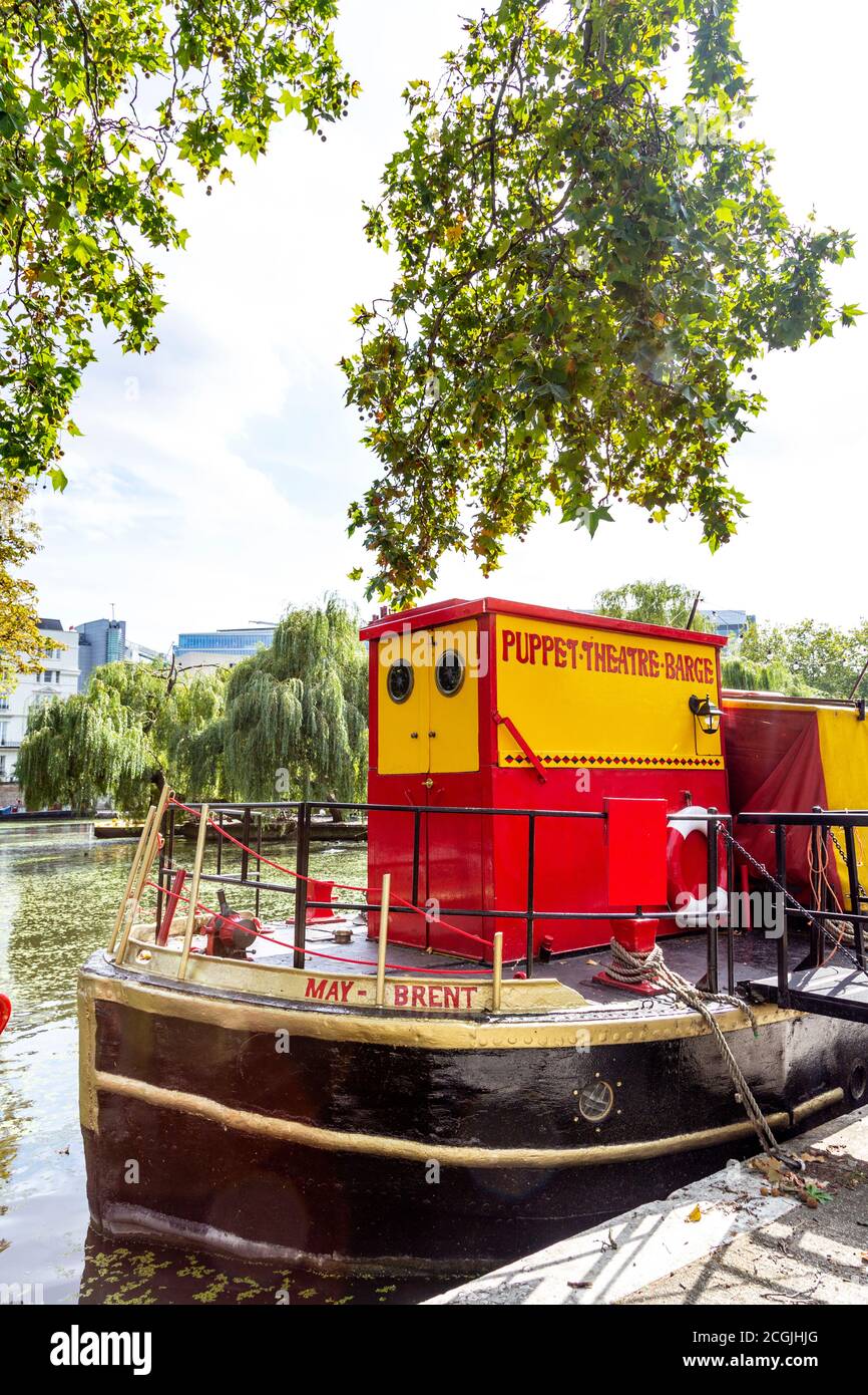 Extérieur du théâtre de marionnettes Barge à Paddington sur le canal Regent's à Little Venice, Londres, Royaume-Uni Banque D'Images