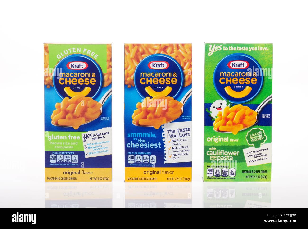 Boîtes de macaroni au fromage Kraft Foods, sans gluten, pâtes classiques et au chou-fleur Banque D'Images