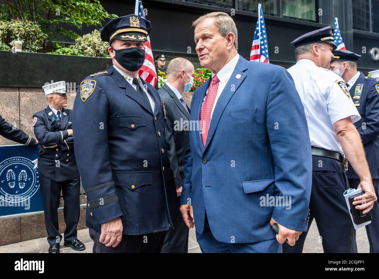 Le chef du NYPD Terence Monahan (à gauche) participe au mémorial du 9/11 septembre 11 de la tunnel to Towers Foundation, dans le parc Zuccotti, à New York. 2020 (Photo de Gabriele Holtermann/Sipa USA) crédit: SIPA USA/Alay Live News Banque D'Images