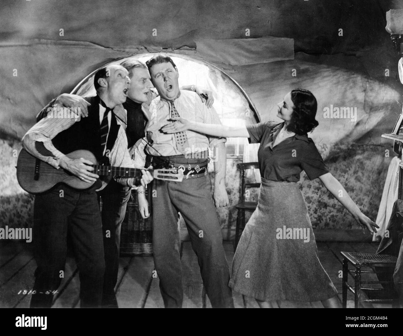 GUS McNaughton TYRONE GUTHRIE CHARLES LAUGHTON et VIVIEN LEIGH dans ST. MARTIN'S LANE aka THE SIDEWALKS OF LONDON 1938 réalisateur TIM WHELAN scénario Clemente Dane producteurs Erich Pommer et Charles Laughton Mayflower Pictures Corporation / Associated British film Distributors (A.B.F.D.) / Paramount photos Banque D'Images