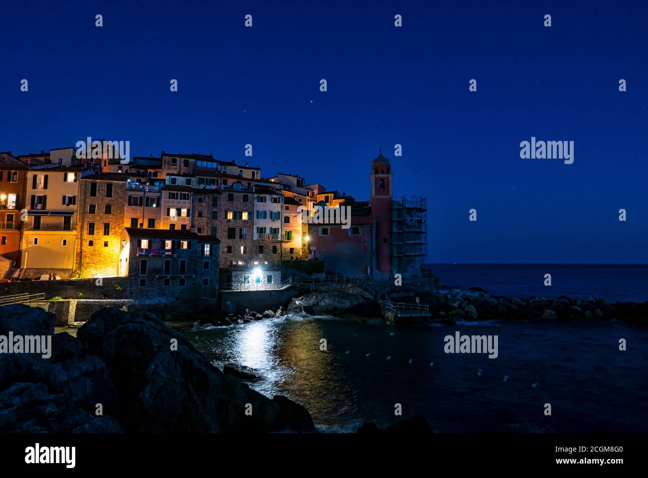 Scène nocturne du village de Tellaro en Ligurie Banque D'Images