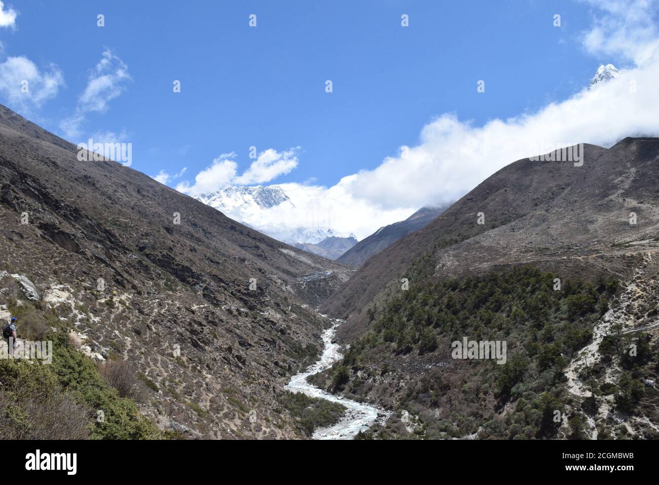 Une vue fascinante sur les terrasses salées à Maras, Pérou célèbre. Ces étangs salins en Amérique du Sud ont été construits en AD200-AD900 par la culture Chanapata Banque D'Images