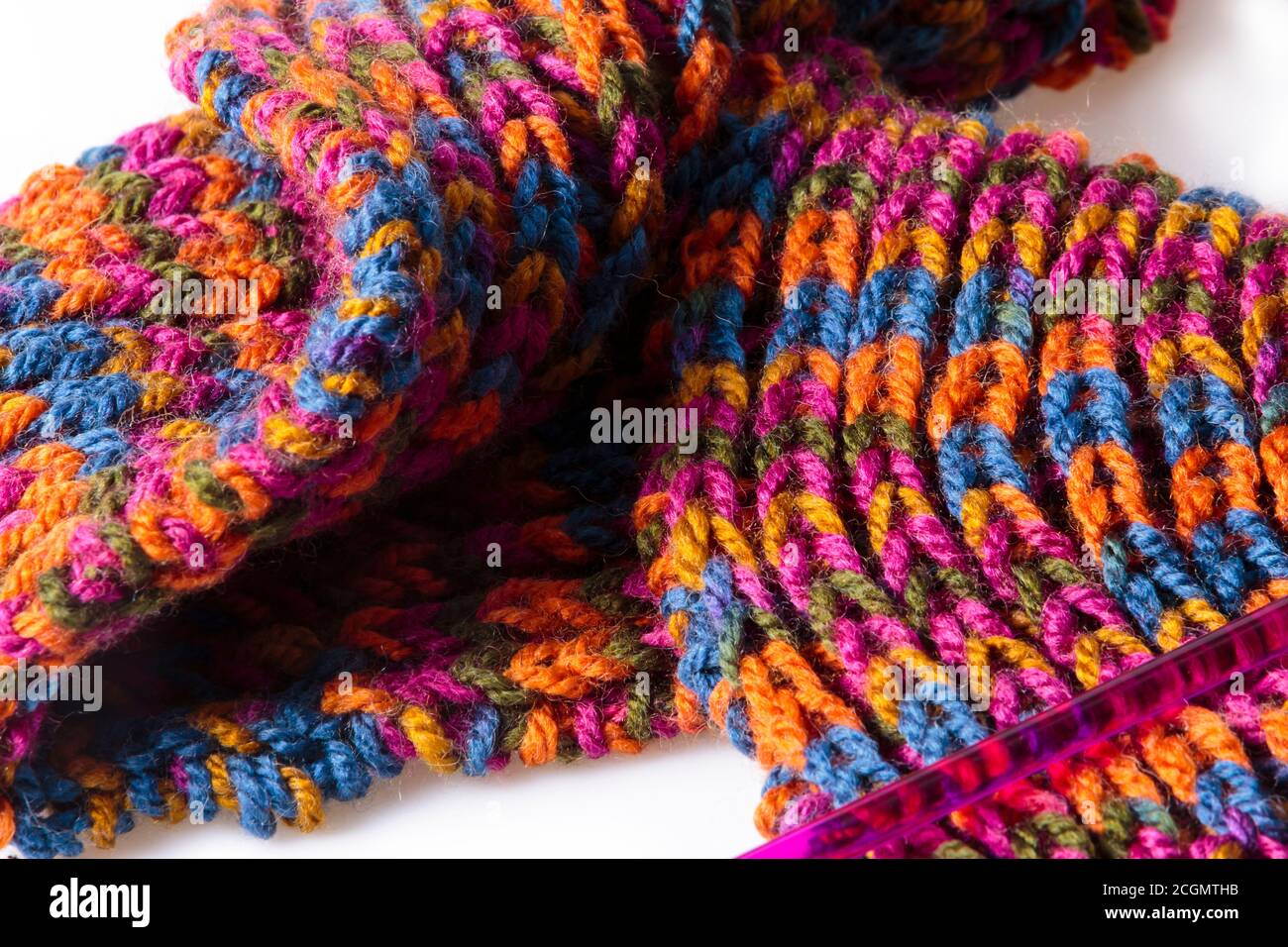 Foulard en laine fait main doux et chaud et aiguille tricotée Banque D'Images