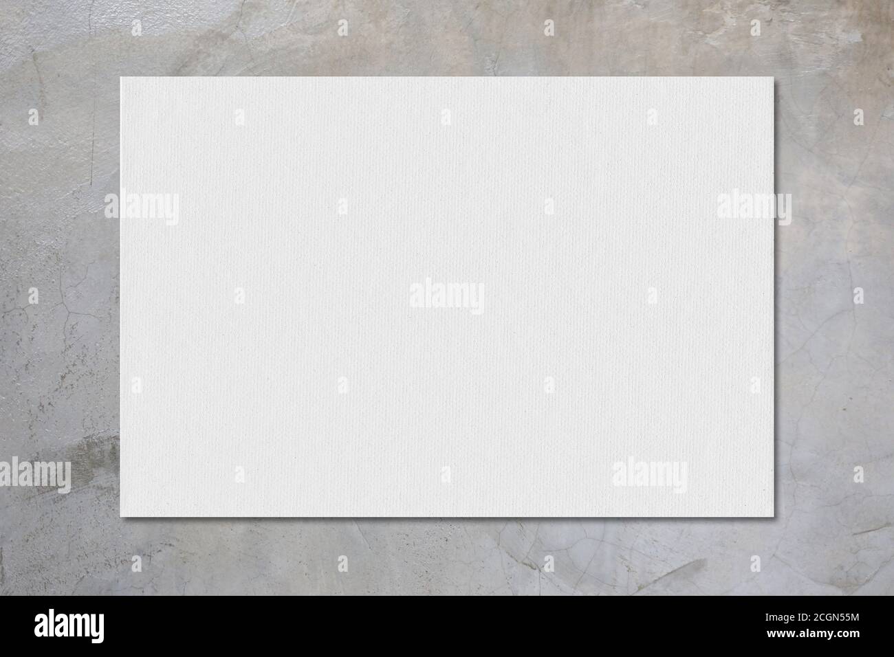 Papier d'art gris sur un fond concret pour la conception dans votre concept de travail. Banque D'Images