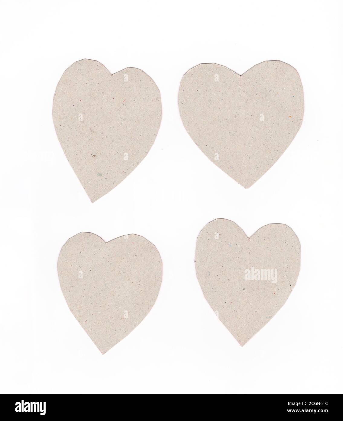 Papier d'art en forme de coeur isolé sur fond blanc pour le design de votre travail. Banque D'Images