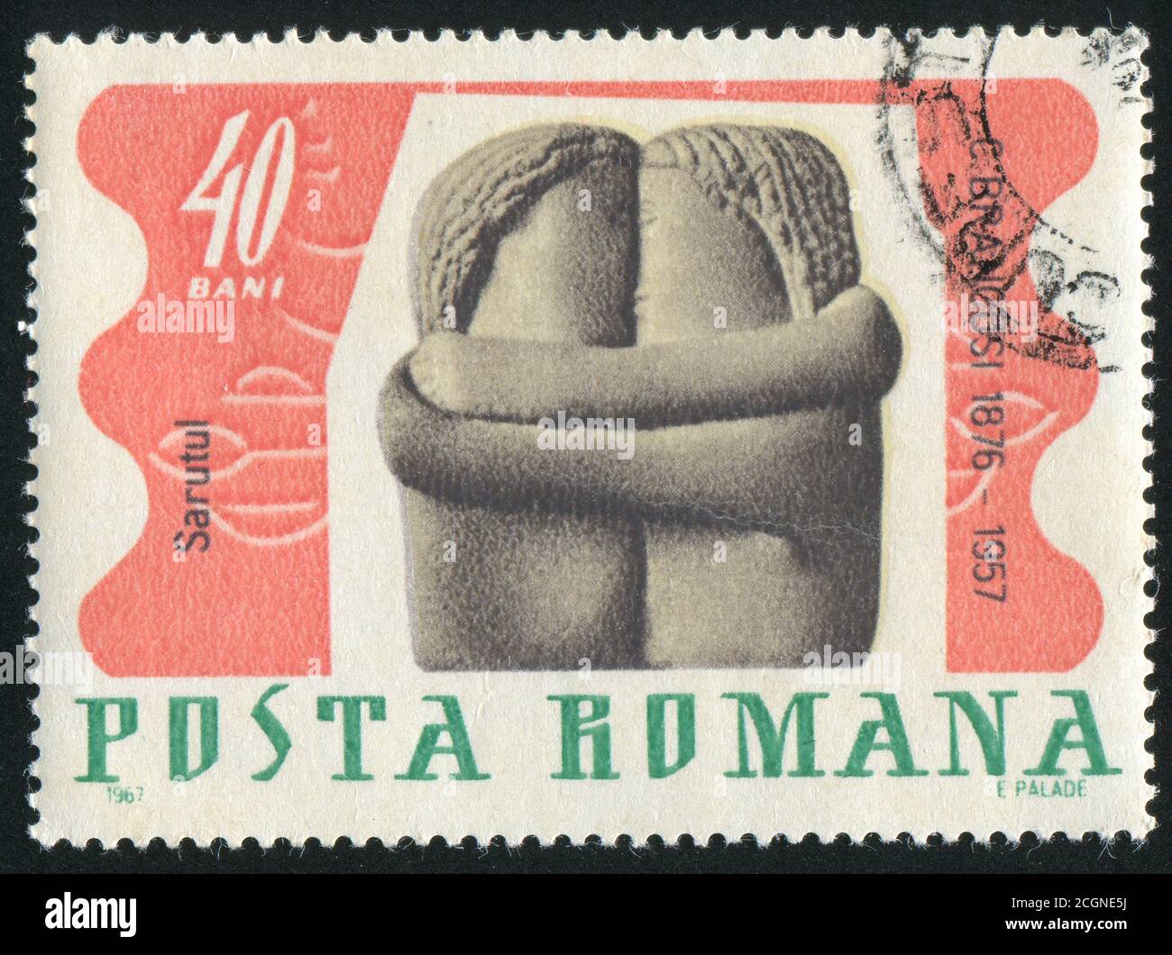 ROUMANIE - VERS 1967: Timbre imprimé par la Roumanie, montre le Kiss, par Brancusi, vers 1967 Banque D'Images