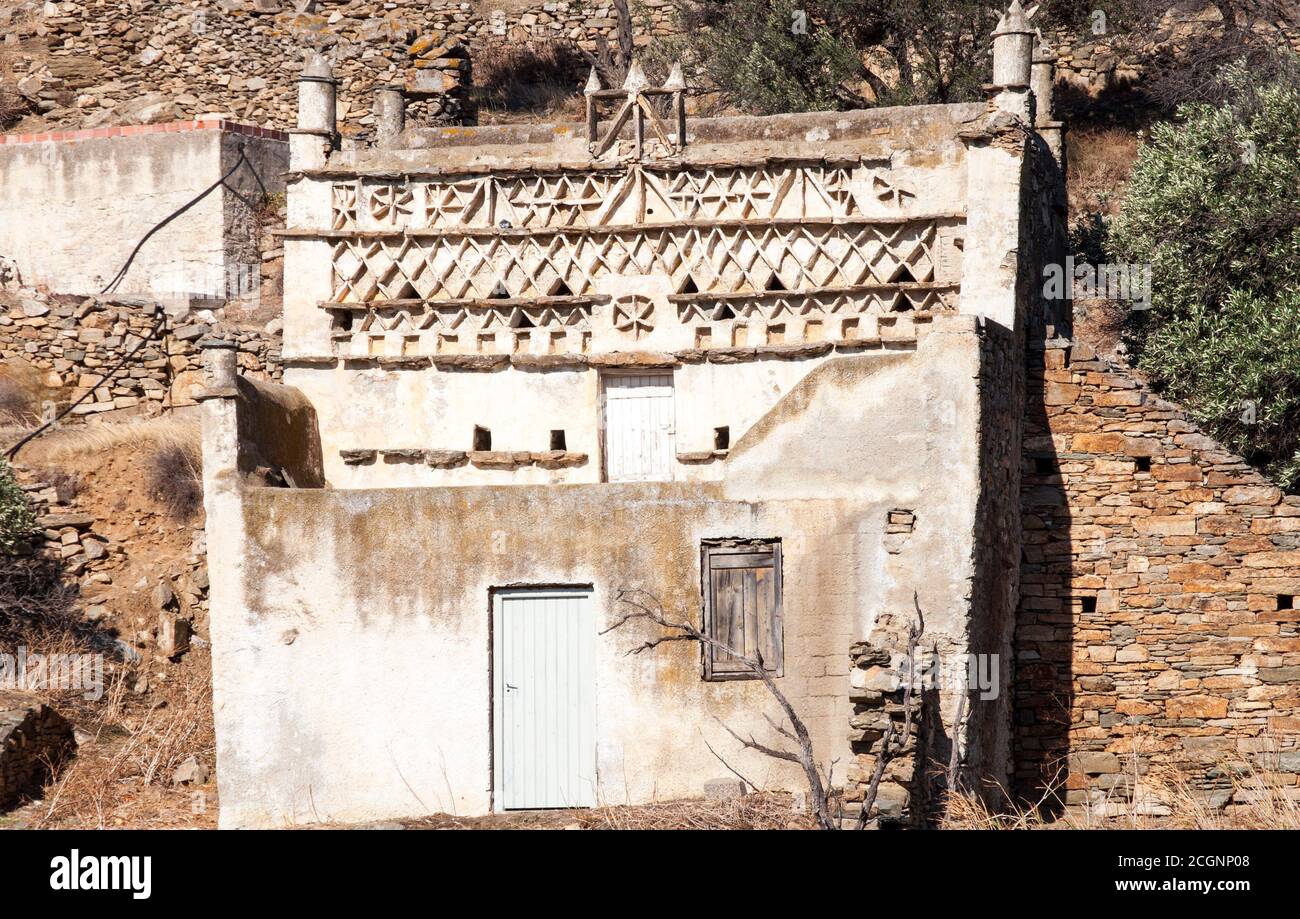 Photos prises de l'île grecque Tinos dans le sud de la mer Égée près de l'île de Mykonos. Ces photos se composent principalement de maisons, de fruits de mer, de navires et d'archéologie Banque D'Images