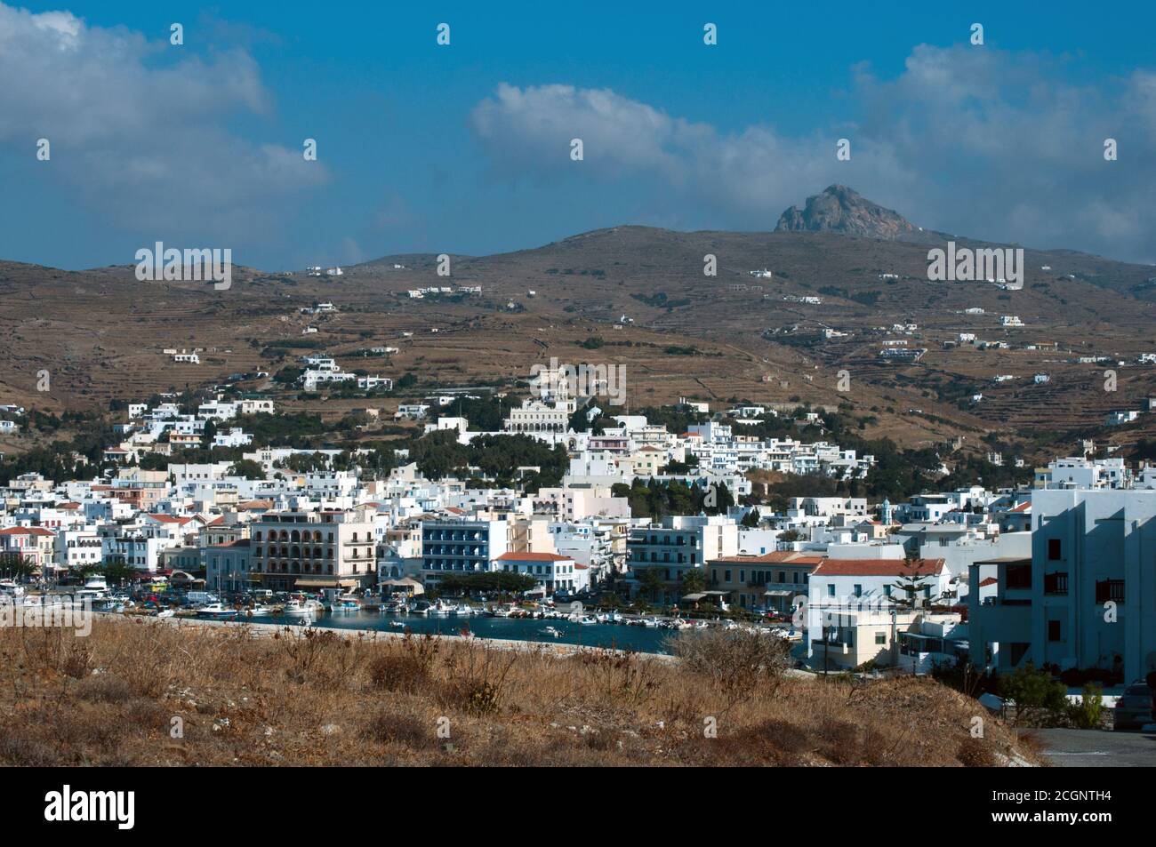 Photos prises de l'île grecque Tinos dans le sud de la mer Égée près de l'île de Mykonos. Ces photos se composent principalement de maisons, de fruits de mer, de navires et d'archéologie Banque D'Images