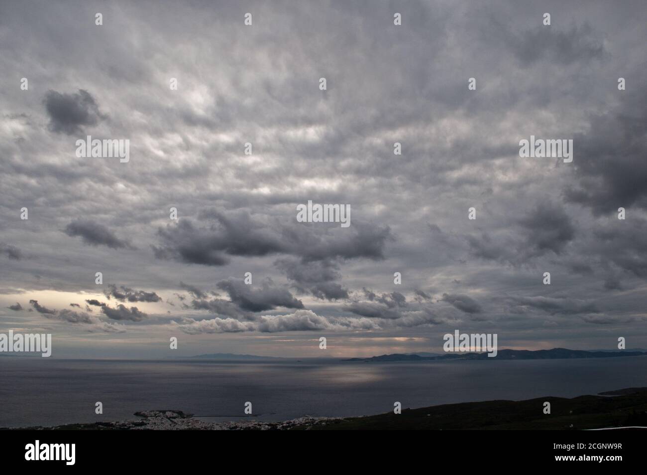 Photos prises de l'île grecque Tinos dans le sud de la mer Égée près de l'île de Mykonos. Ces photos se composent principalement de maisons, de fruits de mer, de navires et d'archéologie Banque D'Images