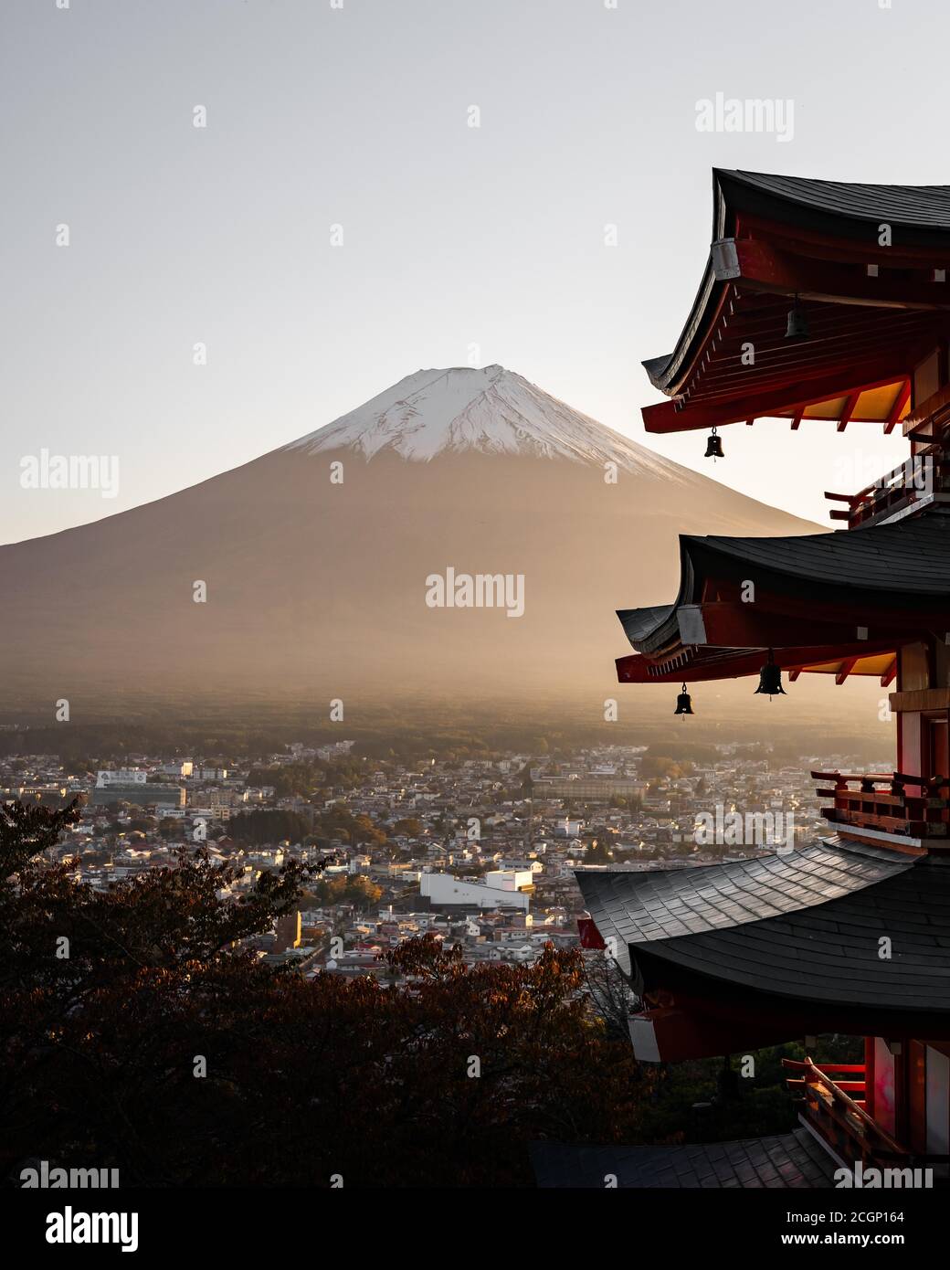 Pagode de Chureito avec le Mont Fuji au coucher du soleil, Fujiyoshida-Shi, Japon Banque D'Images