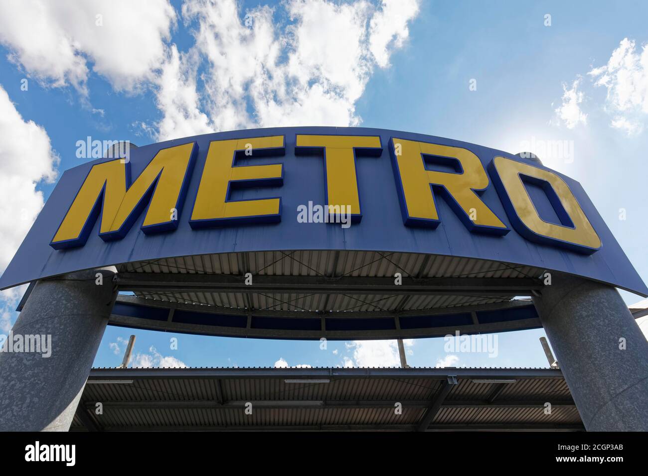Logo devant le Metro Cash & amp ; magasin de transport à Düsseldorf, Rhénanie-du-Nord-Westphalie, Allemagne Banque D'Images