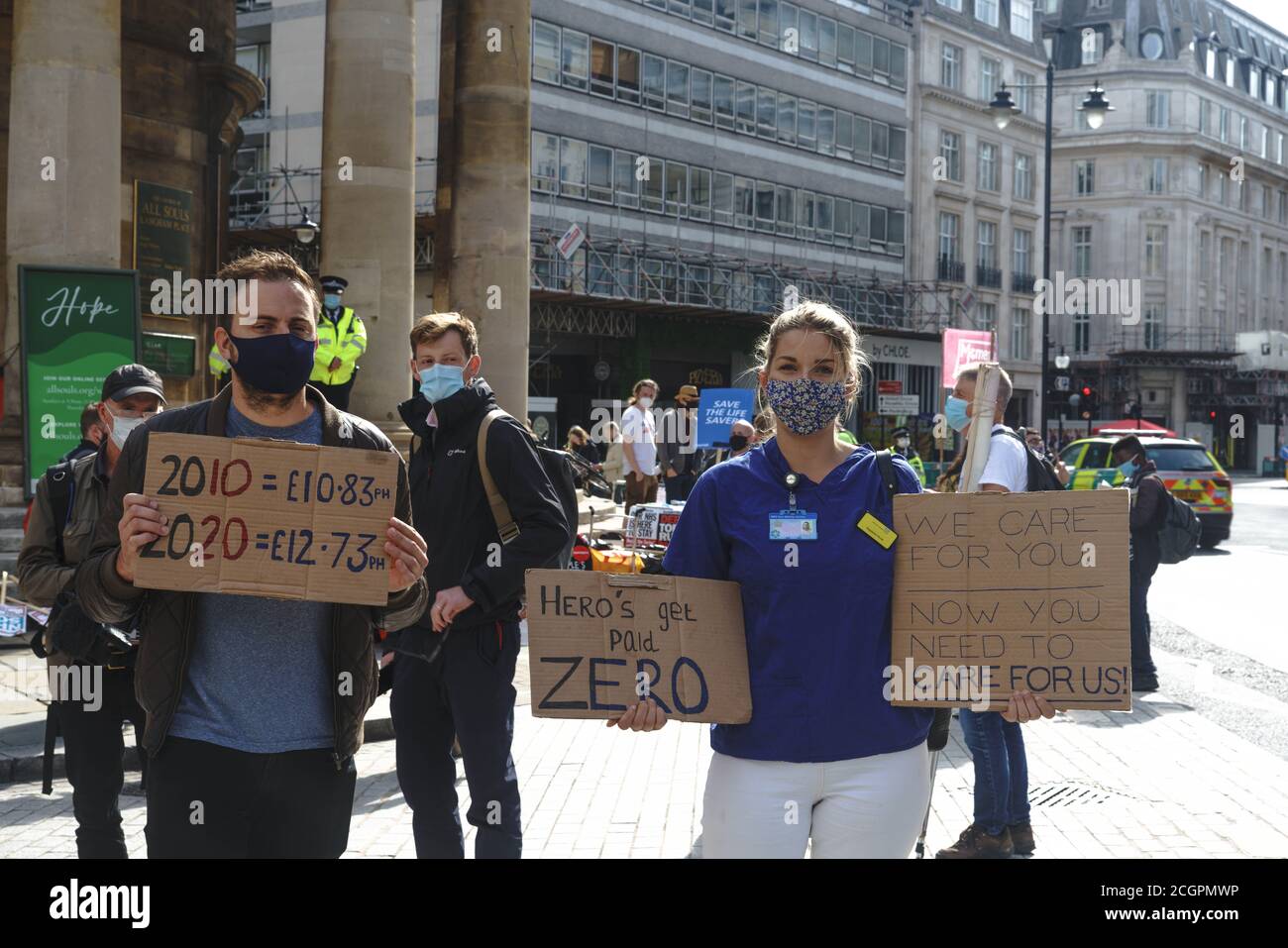 12 septembre 2020, Londres, Royaume-Uni. Les travailleurs du NHS se réunissent pour protester contre l'absence de reconnaissance par le gouvernement de la rémunération, suite à leur contribution pendant la pandémie du coronavirus. Les précédentes manifestations du mois d'août ont montré la colère de tant de membres du personnel du NHS après la première vague de la pandémie. Bridget Catterall/Alamy Live News Banque D'Images