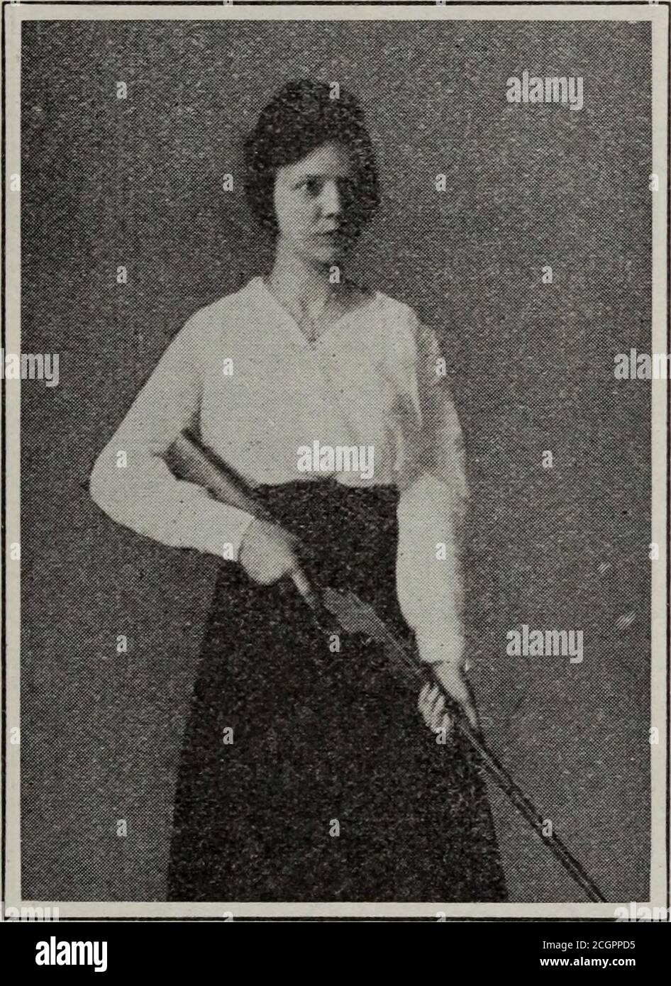 . Baltimore and Ohio Employees magazine . avec, le club était heureusement en assurant un instructeur qui avait servedans une capacité similaire dans l'armée. Pendant que le club continuera de tirer sur l'aire d'activités intérieure pendant un certain temps, il a l'intention de sécuriser une aire d'activités en extérieur dès que le temps le permet. L'une des caractéristiques de mostplainantes observées dans la connexion avec les pratiques hebdomadaires est la prudence dans laquelle les fusils sont manutentionpour assurer la sécurité. Chaque membre est en-passionnés et tous ont des visions de temps de bonne fin en demi-vacances en été. LE BALTIMORE AND OHIO EMPLOYES MAGAZINE 17 UN simple homme qui était Banque D'Images