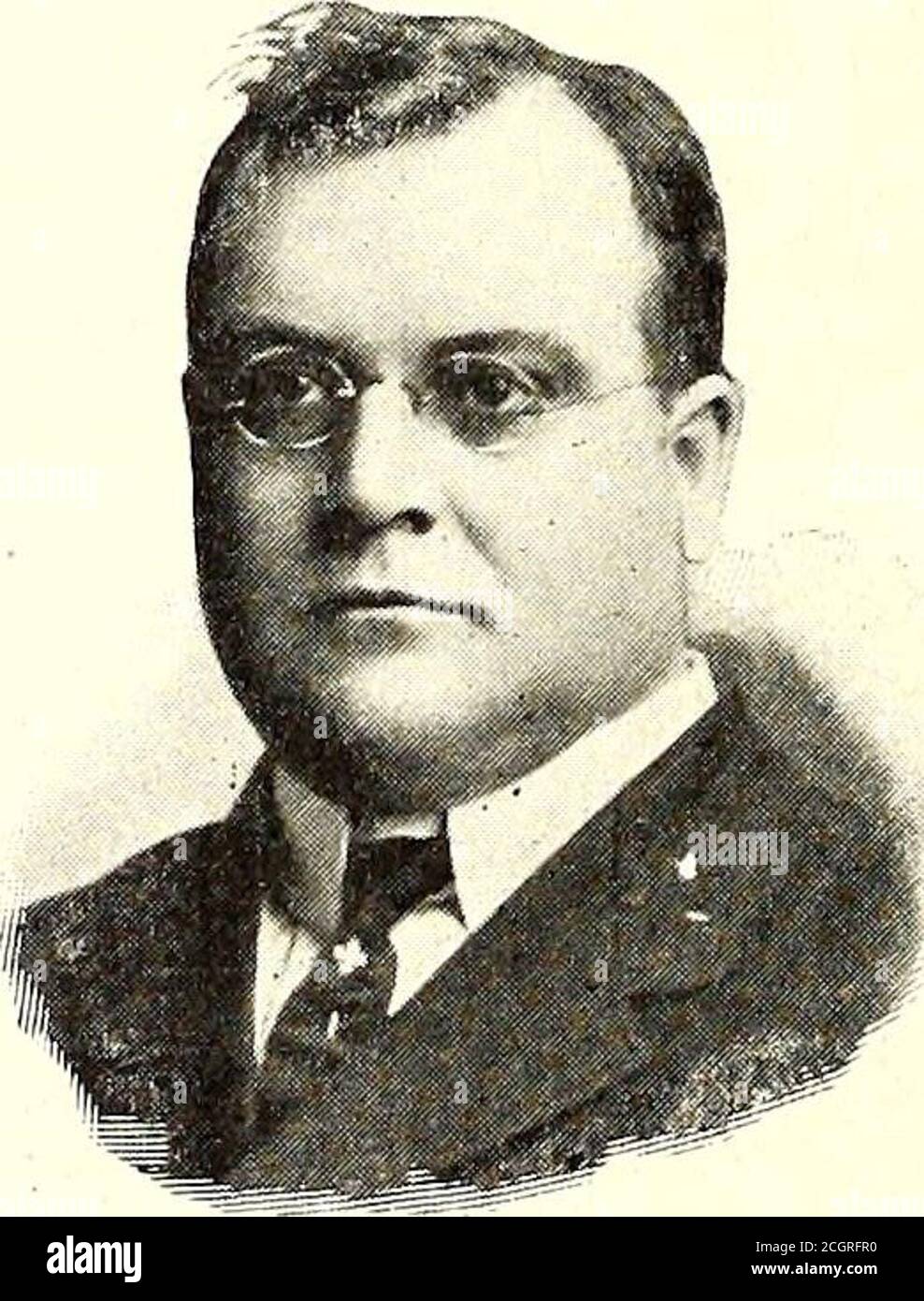 . Journal de chemin de fer électrique . Waltham, Massachusetts; ingénieur en chef du Newton (Mass.) Street Rail-Way, et ingénieur en chef de Hyde Park Electric COM-pany. Il était également en grande partie responsable de l'équipement de la centrale électrique du chemin de fer de Biddeford & Saco Street Railway, Bidde-ford, Maine. Avant d'être lié à la PublicService Commission de New York, M. Dunlap était engi-néer des centrales électriques de Worcester (Mass.) Chemin de fer de rue daté de Consoli. M. P. P. Crafts, vice-président et directeur général de l'Iowa & Illinois Railway, Davenport, la., a redéfini ce poste pour devenir directeur de Mobil Banque D'Images