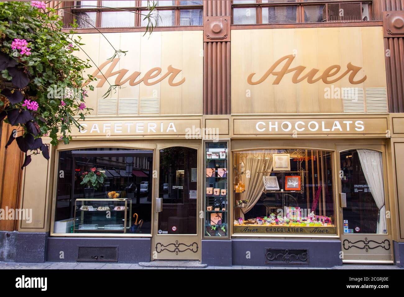 Genève, Suisse - 27 août 2017 : magasin Auer Chocolats à les rues Bases, Genève. Les rues Basses, situé au pied de la vieille ville, est Gene Banque D'Images