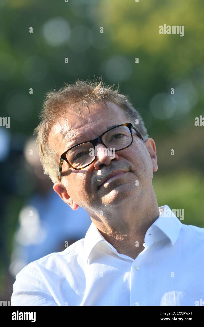 Vienne, Autriche. 12 septembre 2020. Green (Parti Vert Autriche) la campagne électorale de Vienne pour des élections municipales le 11 octobre 2020 dans le parc Sigmund Freud. La photo montre le ministre de la Santé Rudi Anschober. Credit: Franz PERC / Alamy Live News Banque D'Images