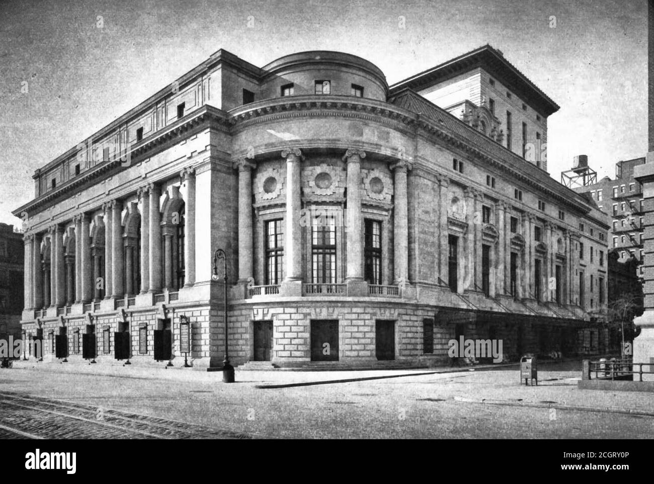 Vue sur le New Theatre (plus tard : Century Theatre) sur Central Park West à New York City, prise du nord-est, vers 1909 Banque D'Images