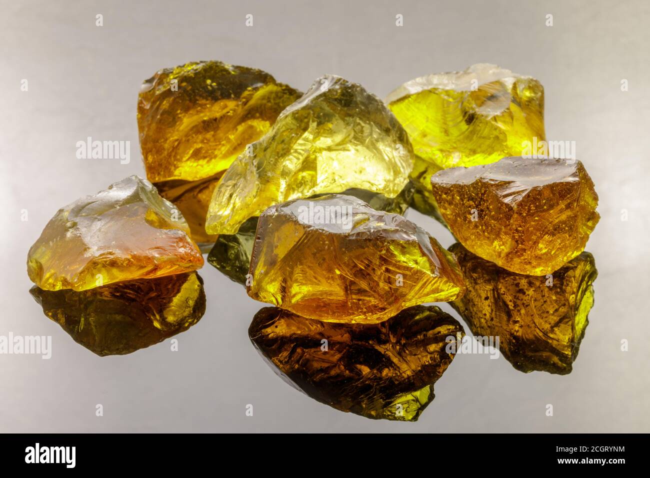 Nuggets en verre feu, trempés et trempés, d'ambre Banque D'Images