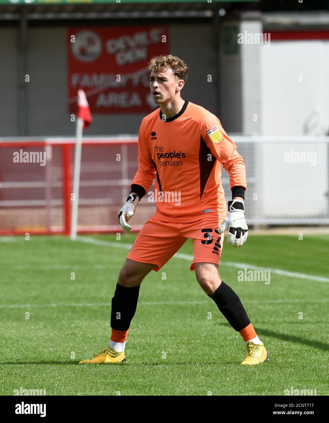 Le gardien de but Tom McGill de Crawley pendant le match de la Carabao Cup entre Crawley Town et Millwall au People's Pension Stadium , Crawley , Royaume-Uni - 5 septembre 2020 - usage éditorial seulement. Pas de merchandising. Pour les images de football, les restrictions FA et Premier League s'appliquent inc. Aucune utilisation Internet/mobile sans licence FAPL - pour plus de détails, contactez football Dataco Banque D'Images