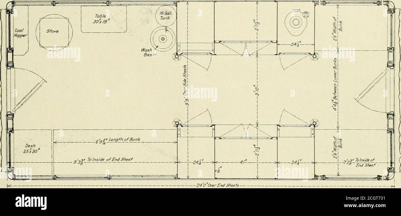 . Gazette de l'âge des chemins de fer . Construction sous le châssis utilisée sur le Caboose en acier de Pennsylvanie contre les tôles latérales supérieures sous le rail de la courroie, qui est de 4 pieds. 2 une plaque de seuil en acier moulé et le châssis, tout en haut vers l'intérieur, à partir du bas de l'angle du seuil latéral. Le panneau supérieur est com- ils sont fixés aux feuilles de toit. Posé de trois feuilles, qui sont reliées par les cadres de fenêtre. À l'intérieur du rail de la courroie, et aux avant-bras, s'étendant de novembre 1914 À PARTIR DE L'ÂGE DE CHEMIN DE FER GAZETTE, ÉDITION MÉCANIQUE 579 feuille d'extrémité à la cloison, se trouve une section en forme de L, qui raidit les lesides de la voiture au Banque D'Images