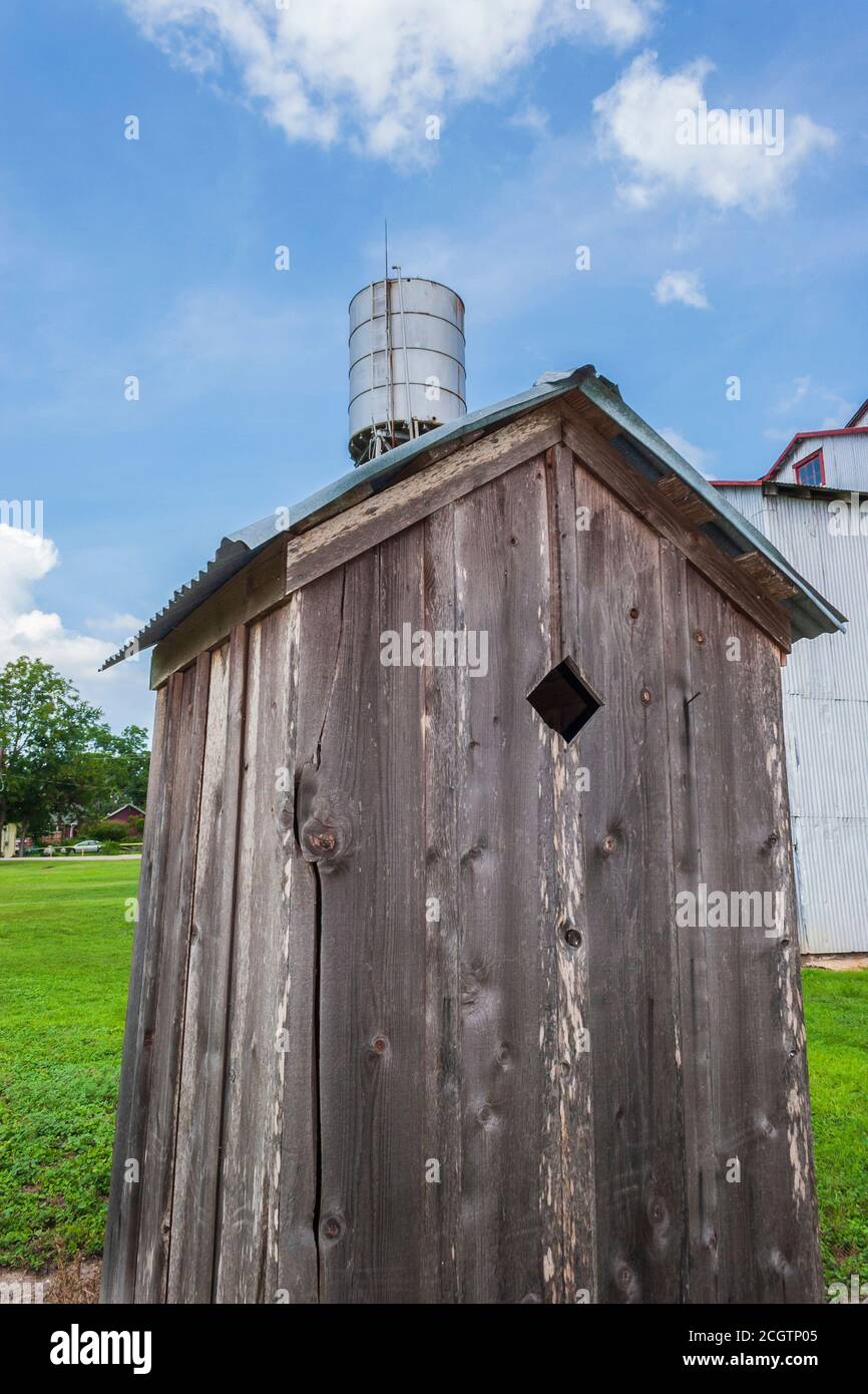 Outhouse au Texas Cotton Gin and Museum à Burton, Texas. Construit en 1914, le Burton Farmers Gin est un monument du roi Cotton. Banque D'Images