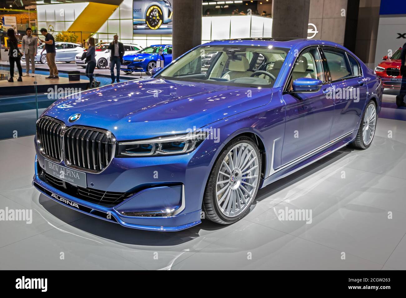 FRANCFORT, ALLEMAGNE - SEP 11, 2019 : modèle de voiture BMW Alpina B7 Langversion Allrad présenté au salon de l'automobile IAA de Francfort 2019. Banque D'Images