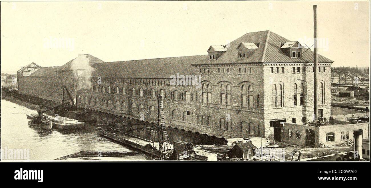 . Le journal de chemin de fer de rue . très peuplé partie de thecountry, mais on croit que l'utilisation du grand Water Country Club, à l'est de la ville, à fort Brady et les gares ferroviaires, à l'ouest de la ville, passant par le dépôt Union et tous les principaux points d'intérêt sur l'endroit. La construction a été réalisée par la Falk Company, de Milwaukee, qui a construit la voie et la ligne aérienne. Les rails sont de 80 lb.standard T et ont été roulés juste en face de la rivière à Sault Ste.Marie, en Ontario, par la Algoma Steel Company, qui est l'une des industries contrôlées par la Consolidated Lak Banque D'Images