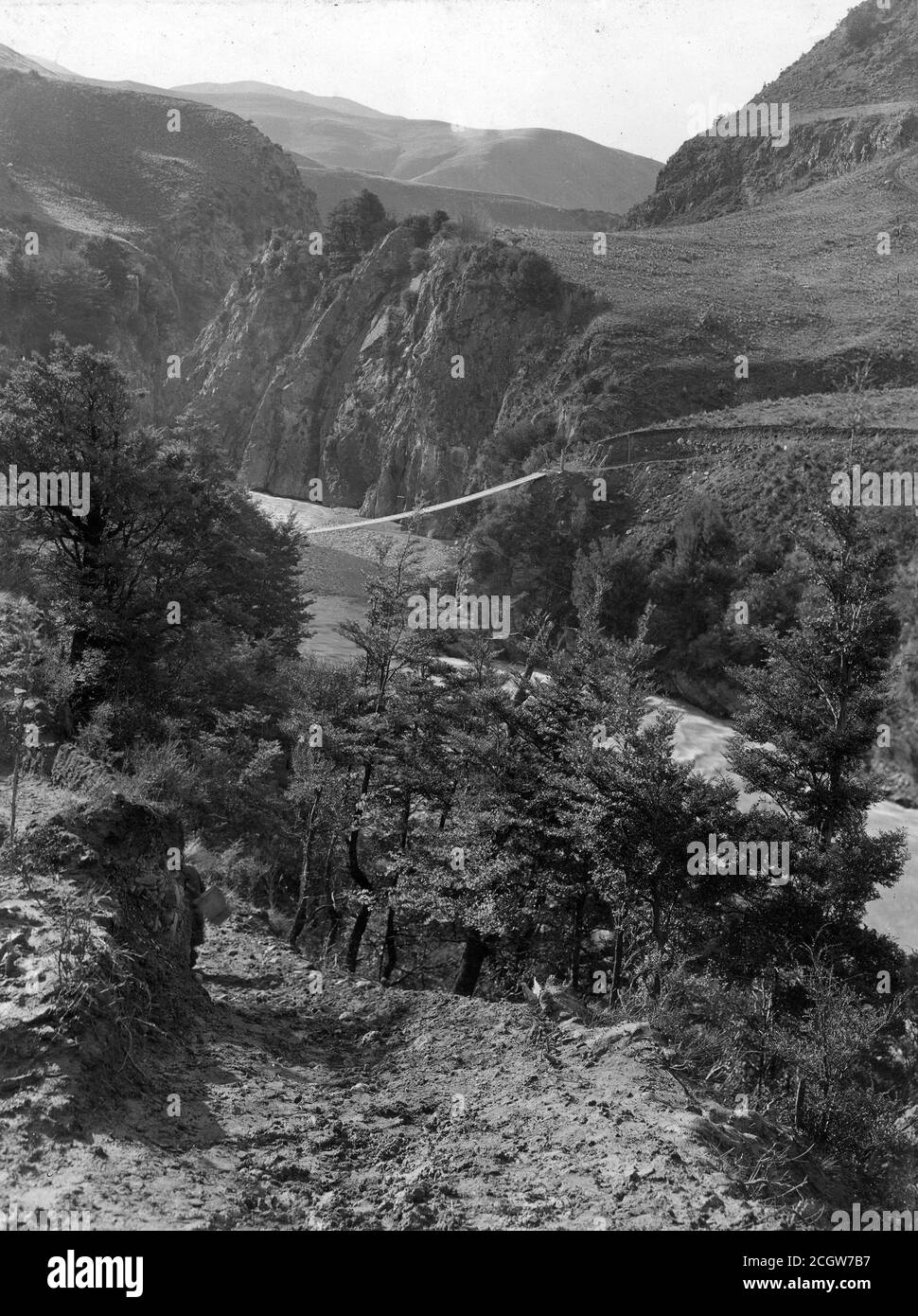 Scène près du camp de travail à Broken River pour la Midland Line, South Island, Nouvelle-Zélande, vers 1905. De la collection Logie Family. Banque D'Images