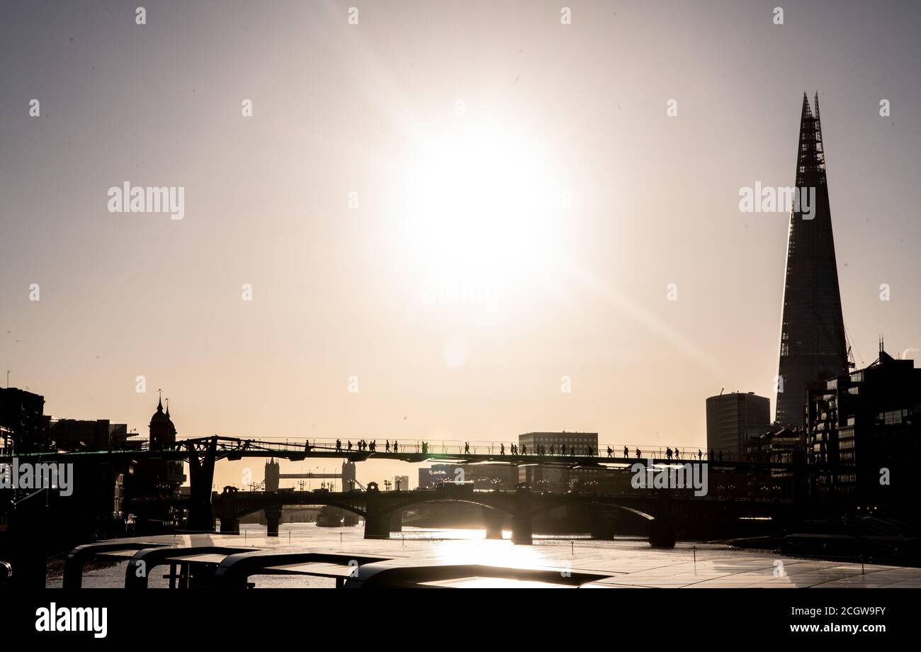 La Tamise et le Shard à Sunrise Banque D'Images