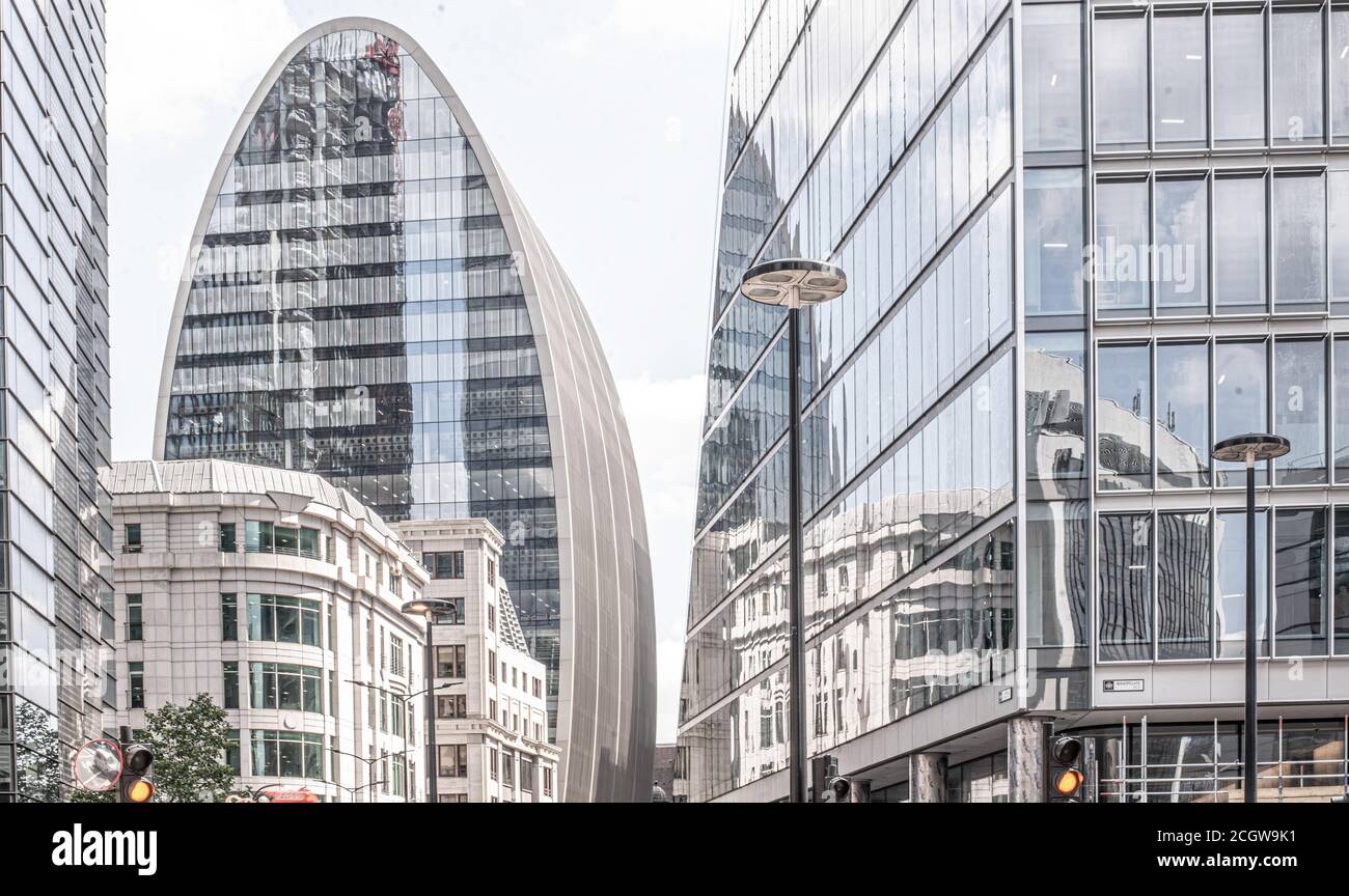 Bâtiments de la ville de Londres. Vue en angle bas Banque D'Images