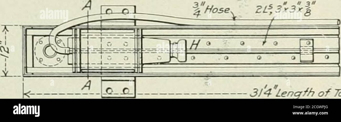 . Ingénieur américain . et délasser de s'écouler à travers le drain. Le plongeur de 4 in. Est équipé d'un raccord conique et d'un écrou sur le piston C, qui possède une cuvette de double-reniflard, de l'air étant utilisé pour la course de retour. Les rondelles de l'ancienne courroie de gomme sont utilisées dans la cuvette H, ce qui fait le joint entre l'extrémité du tube et l'extrémité du cylindre. En pratique, ils sont à la hauteur de la casse !) sans frais et facilement renouvelé. Le tube est placé dans des supports fixés sur le fond de la gouttière, et est fixé en position par le piston du cylindre E, qui est actionné par la soupape /. L'eau passe dans le tube par le cylindre B, an Banque D'Images