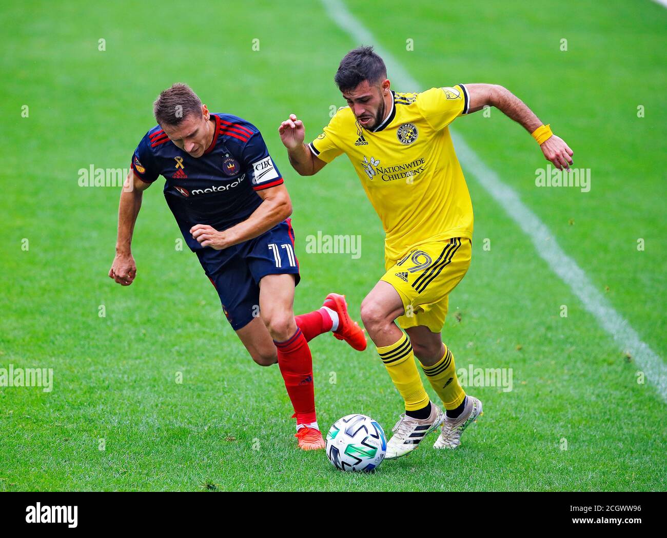 Chicago Fire FC milieu de terrain Przemyslaw Frankowski (11) lutte pour le Balle contre le défenseur Columbus Crew SC Milton Valenzuela (19) pendant Un grand Leag Banque D'Images