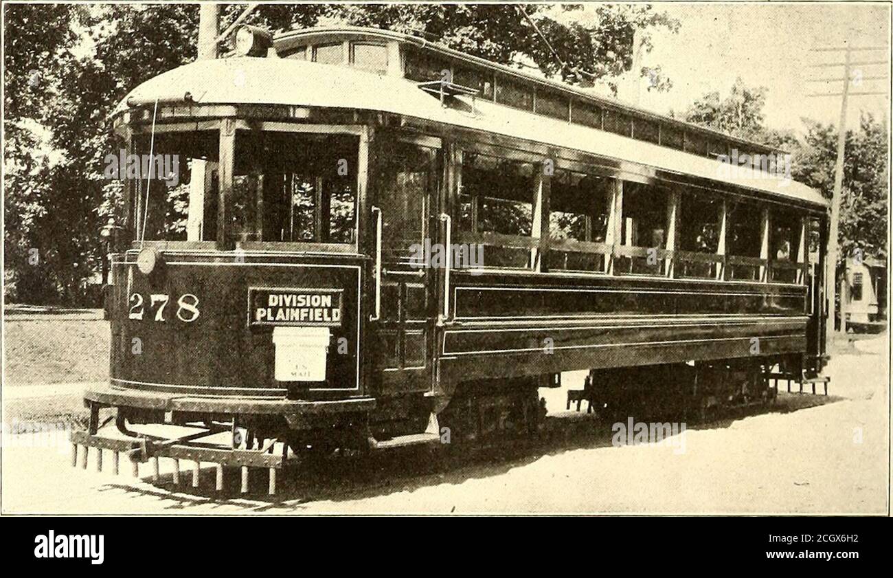 . Journal de chemin de fer de la rue . L'INTÉRIEUR DE L'UNE DES NOUVELLES VOITURES CONÇUES PAR LA COMPAGNIE de CHEMIN DE FER de THEGRAND RAPIDS Pacific et le triangle des Chicago et Alton sont également des modèles célèbres. Un certain nombre de chemins de fer électriques ont adopté une marque, et un vient d'être choisi par les West Penn Railways. Les noms des trois comtés de Fayette, Allegheny et Westmoreland sont inscrits sur un triple angle, représentant la force et la solidité de cette partie de l'État, tandis que le nom des West Penn Railways apparaît. UNE DES NOUVELLES VOITURES DE LA COMPAGNIE DE CHEMIN DE FER DE GRAND RAPIDS, SHOWNCOMPLETELY, ÉQUIPÉE POUR SER Banque D'Images