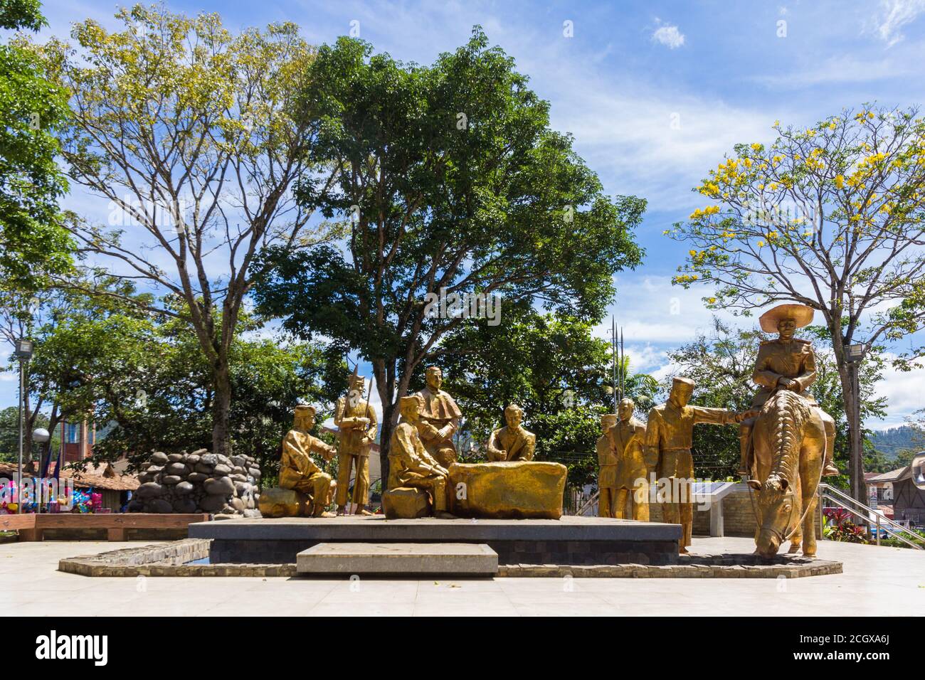 Le monument Ereccion del Pueblo de la place de la ville de Malaybalay commémore la fondation de la ville Banque D'Images