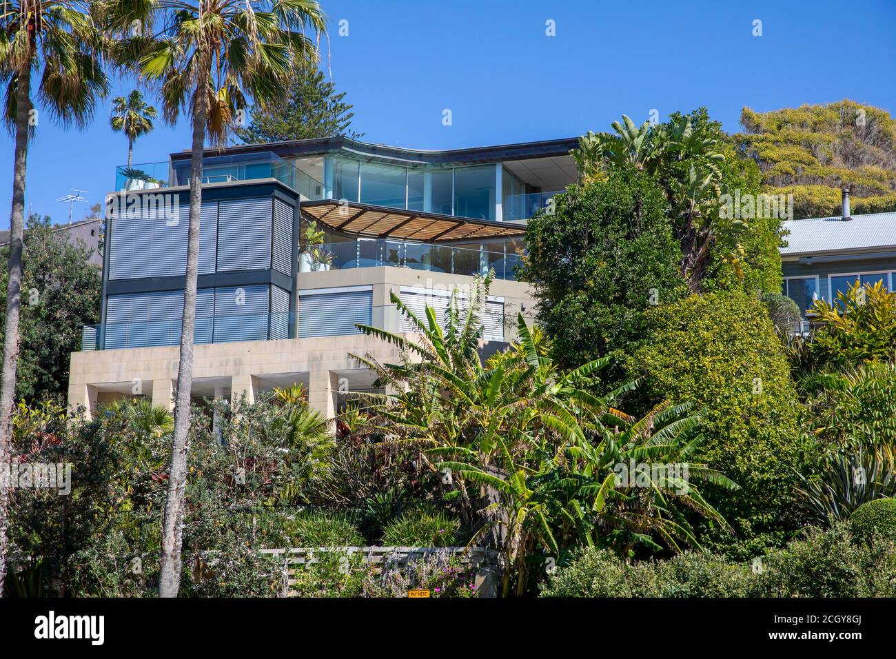 Whale Beach faubourg de Sydney, maison individuelle de luxe et jardins tropicaux verts, Sydney, Australie Banque D'Images