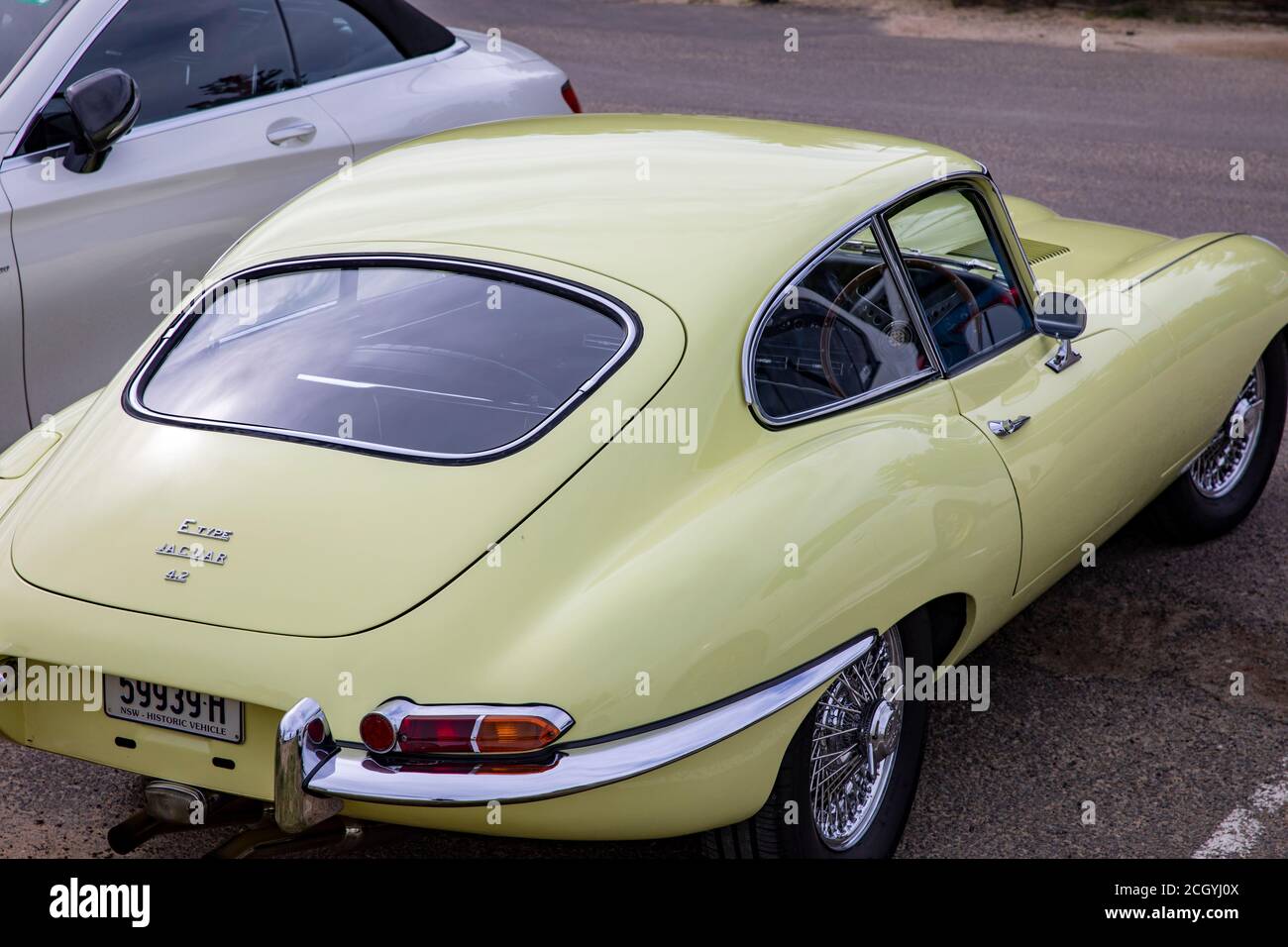 1966 modèle série 1 Classic e type jaguar garée à la plage à Sydney, en Australie Banque D'Images