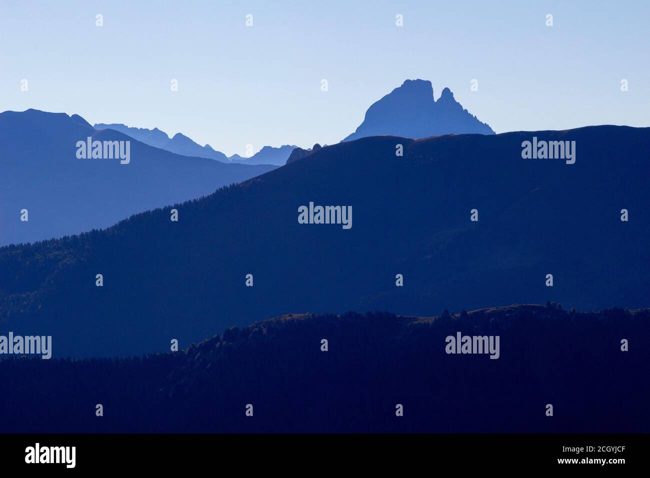 Le sommet du pic du midi d'Ossau vu du lac Lhurs, Pyrénées Atlantique, France Banque D'Images