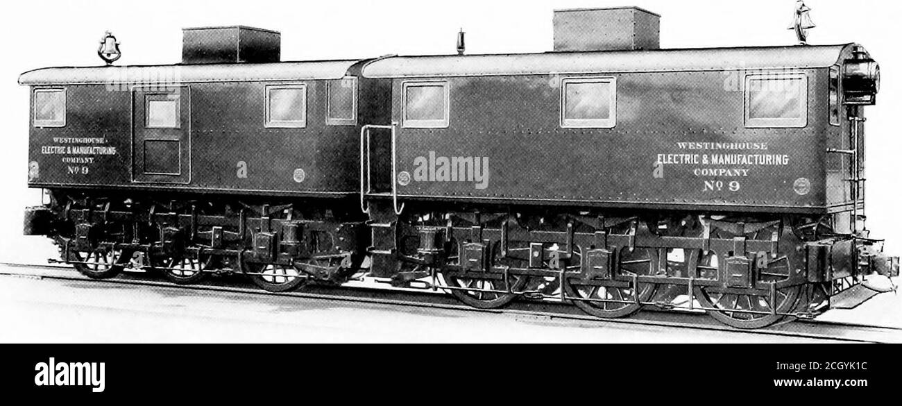 . The Westinghouse Companies expose au Congrès International des chemins de fer, Washington, Nineteen cent cinq . Locomotive monophasée Westinghouse. 25 H WESTINGHOUSE SOCIÉTÉS Westinghouse générateurs de courant alternatif installés dans la première usine de la NiagaraFalls Power Company, Bien que de moins de la moitié de la capacité des générateurs record-breakingWestinghouse récemment installés dans l'usine de l'Ontario Power Company, du côté canadien des Kails, ont été, pendant un certain nombre d'années, les plus grands générateurs au monde. Quand il est devenu évident, en 1890, que le courant alternatif Banque D'Images