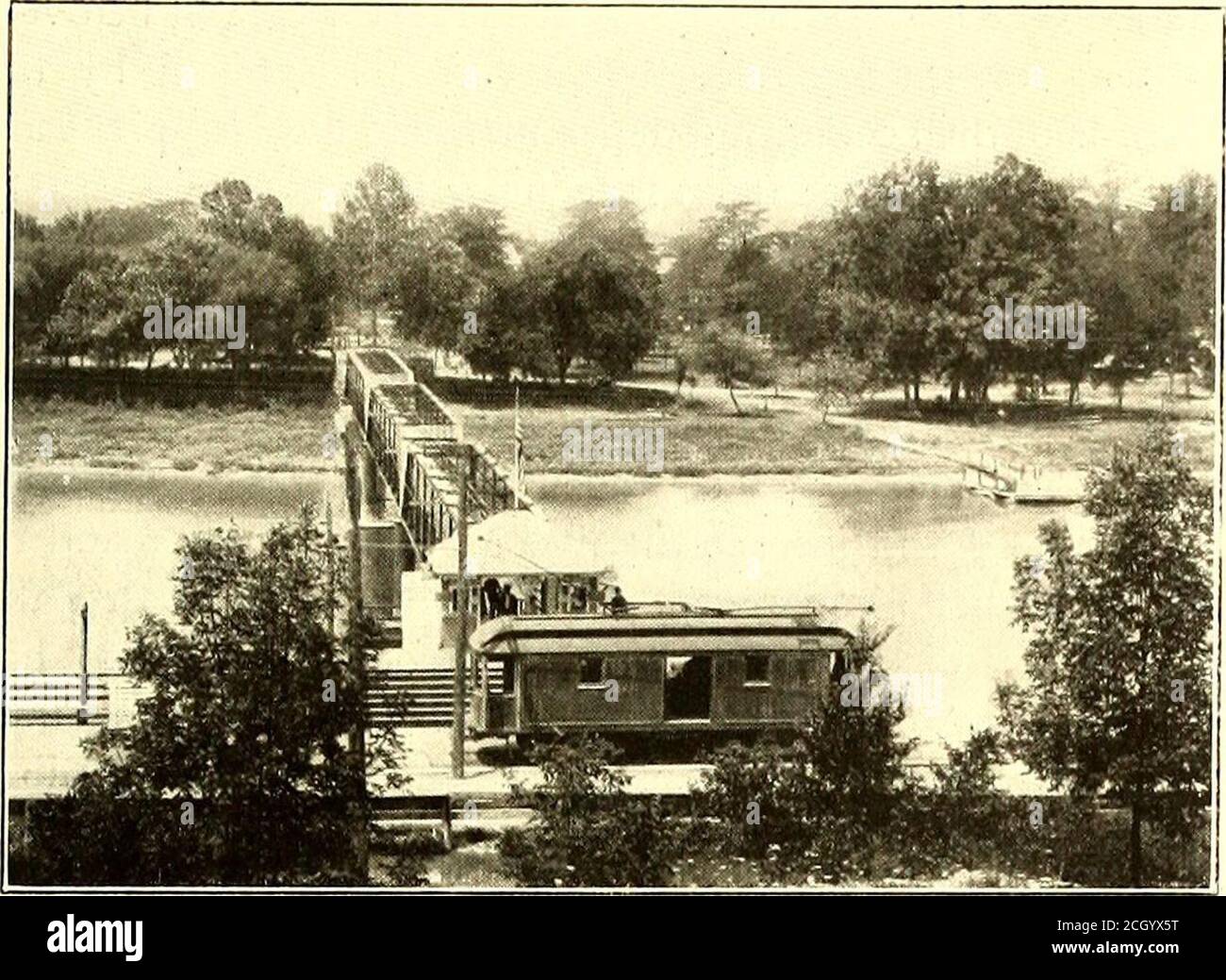 . Journal de chemin de fer de la rue . Et Toledo traction Company, anciennement le train LAITIER du sud de l'Ohio SUR CLEVELAND et L'EST DE L'OHIO, va réduire les pertes et les améliorations antérieures au service. Bien sûr, la traction com-pany tire un bon profit sous l'arrangement. Comme indiqué précédemment, les wagons de livraison sont maintenus dans toutes les villes principales, et à Cincinnati et à Dayton les wewagons ont des itinéraires réguliers, faisant quatre voyages par jour, plus de 1500 maisons d'affaires principales. L'entreprise est en étroite collaboration le 4 octobre 1902.] STREET RAILWAY JOURNAL 5o7 suivi par des avocats et un marchand de pays Banque D'Images