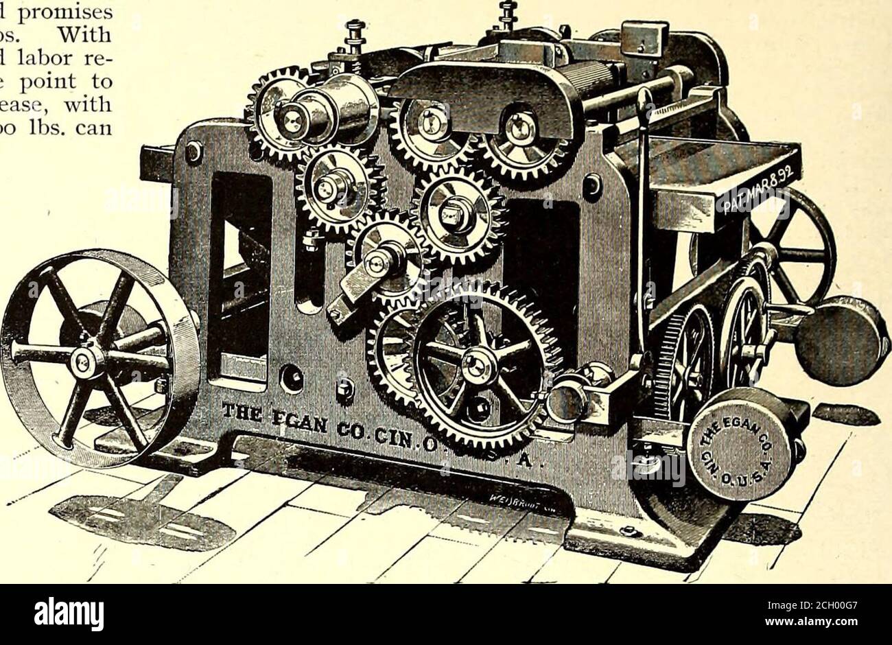 . Journal de chemin de fer de la rue . RABOT À LISSER LOURD. Un des plus grands avantages de cette machine, en particulier dans les grandes tailles, est que le .stock peut être exécuté en diagonale sous le cylin-der. Cela, dit-on, est préférable à l'utilisation d'un cylindre en position diag-onal, car il permet l'utilisation de courroies droites. Locomotive électrique. La société Westinghouse Electric & Manufacturing Company dispose d'UN PALAN électrique. Elle doit être relevée à une vitesse maximale de 554 pieds et abaissée à un rythme de dix pieds par minute. Les charges plus petites peuvent être béralisées plus rapidement. Au moyen d'un contrôleur a opéré bv le ropeshwn à droite dans Banque D'Images
