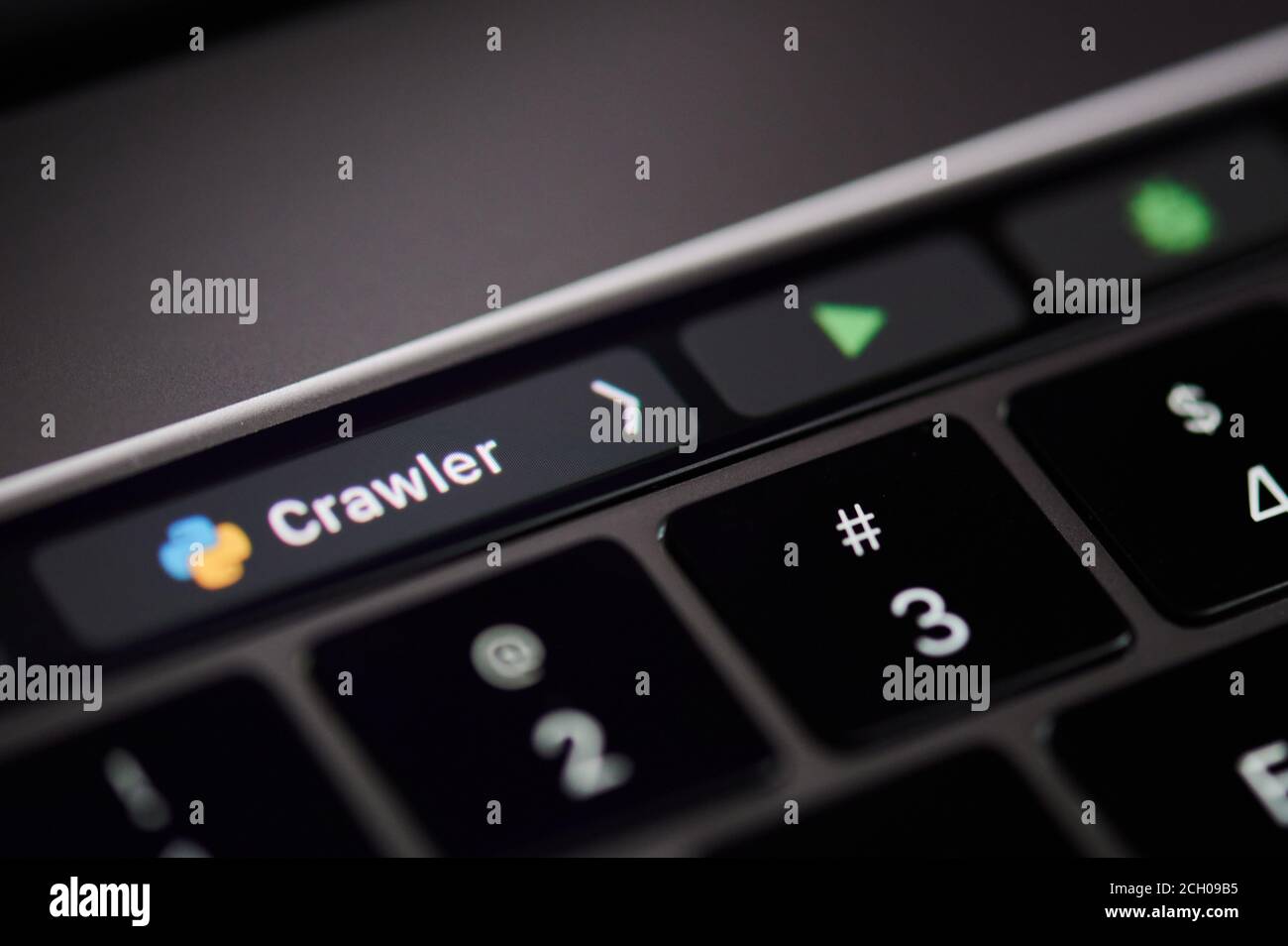 New york, Etats-Unis - 13 septembre 2020 : débogage de code en Python sur clavier d'ordinateur portable vue rapprochée Banque D'Images