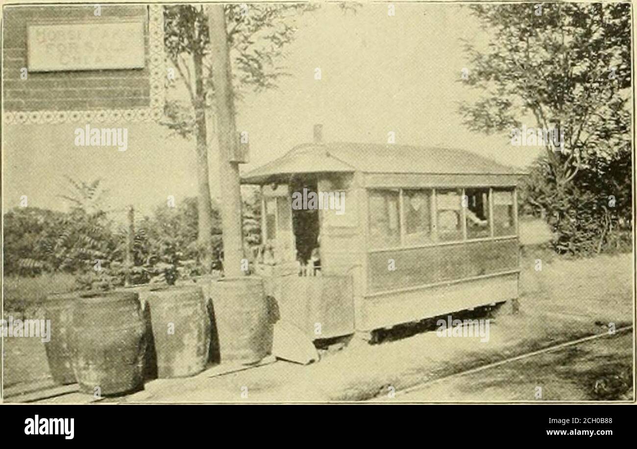 . La revue de chemin de fer de rue . reet chemin de fer-journalisme, et a été à un moment rédacteur en chef de la Gazette de chemin de fer. Il a fait sa maison à Chicago plusieurs années, et il était ici en 1894, il a été marié. M. Sullivan possédait une inhabituellement lumineux et sunnydisposition, et ses nombreux amis apprendront avec sadnessof la fin soudaine d'un travail de vie, plein de promesse, quand il a été seulement commencé. Une participation majoritaire dans la compagnie de chemin de fer de rue de Minnesota point de Duluth. A été achetée par des parties de l'est, et les améliorations nécessaires seront effectuées à l'occasion. Il est supposé que l'énergie électrique sera p Banque D'Images